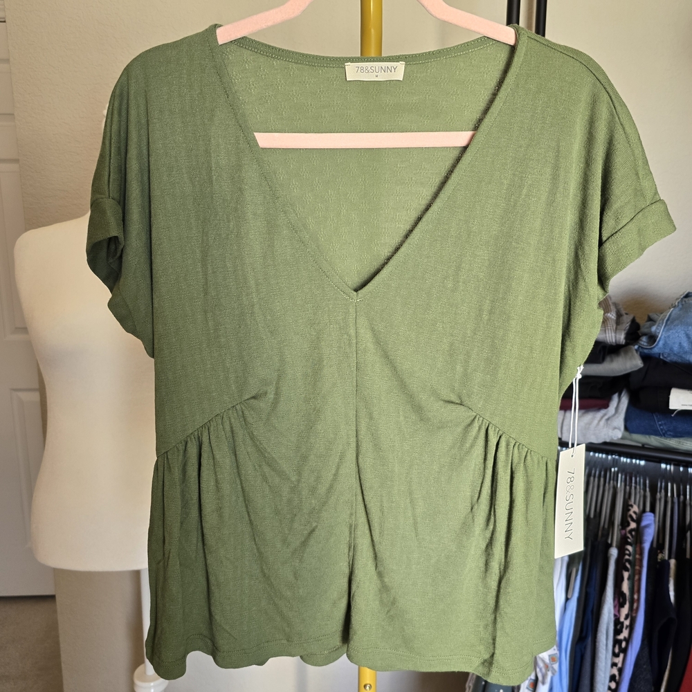 78 & SUNNY Green V-Neck Short Sleeve Top Multiple Sizes